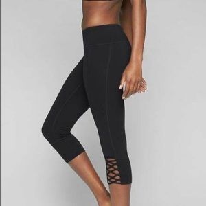 Athleta crop Capri leggings with cutout detail